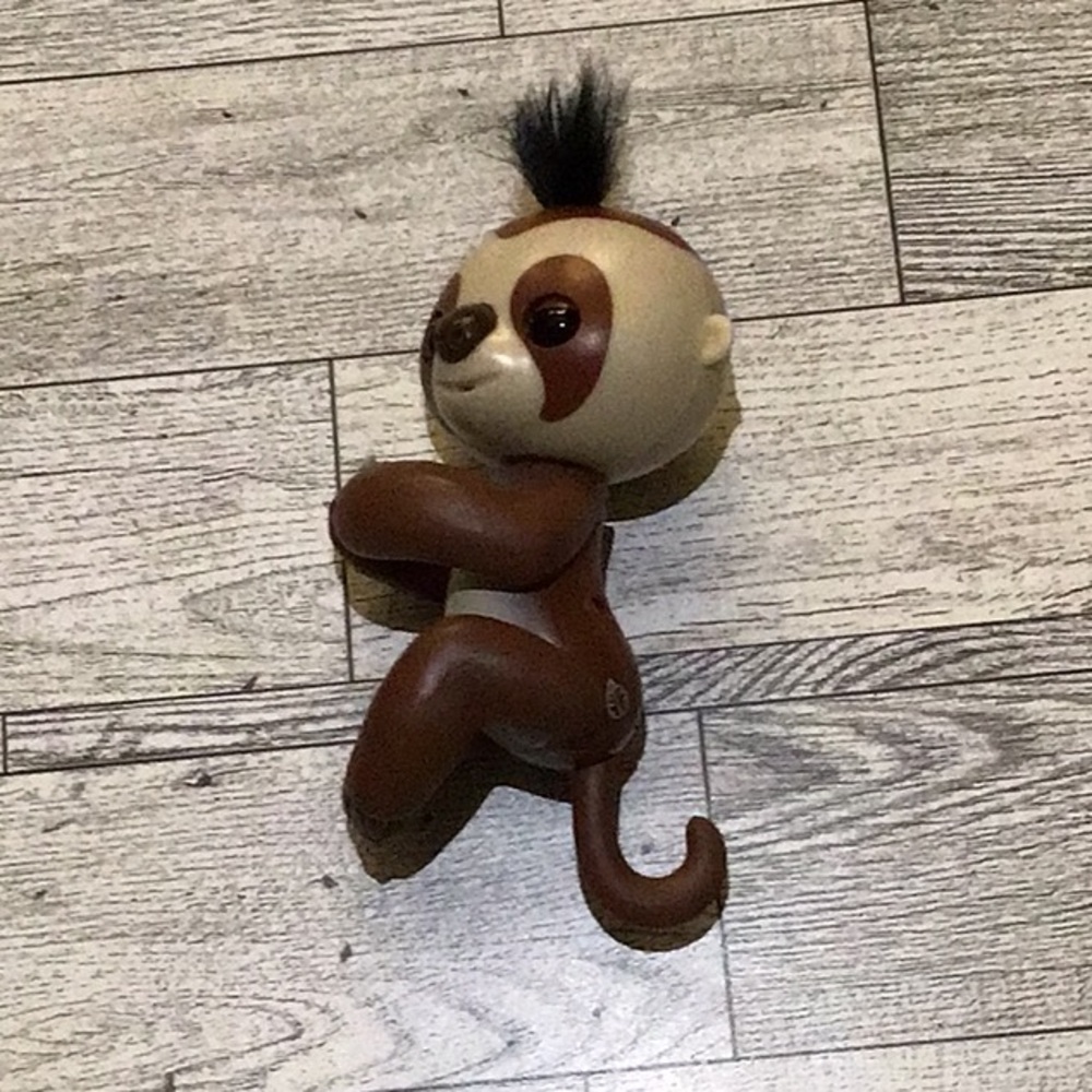 Fingerlings Baby Sloth Interactive Toy